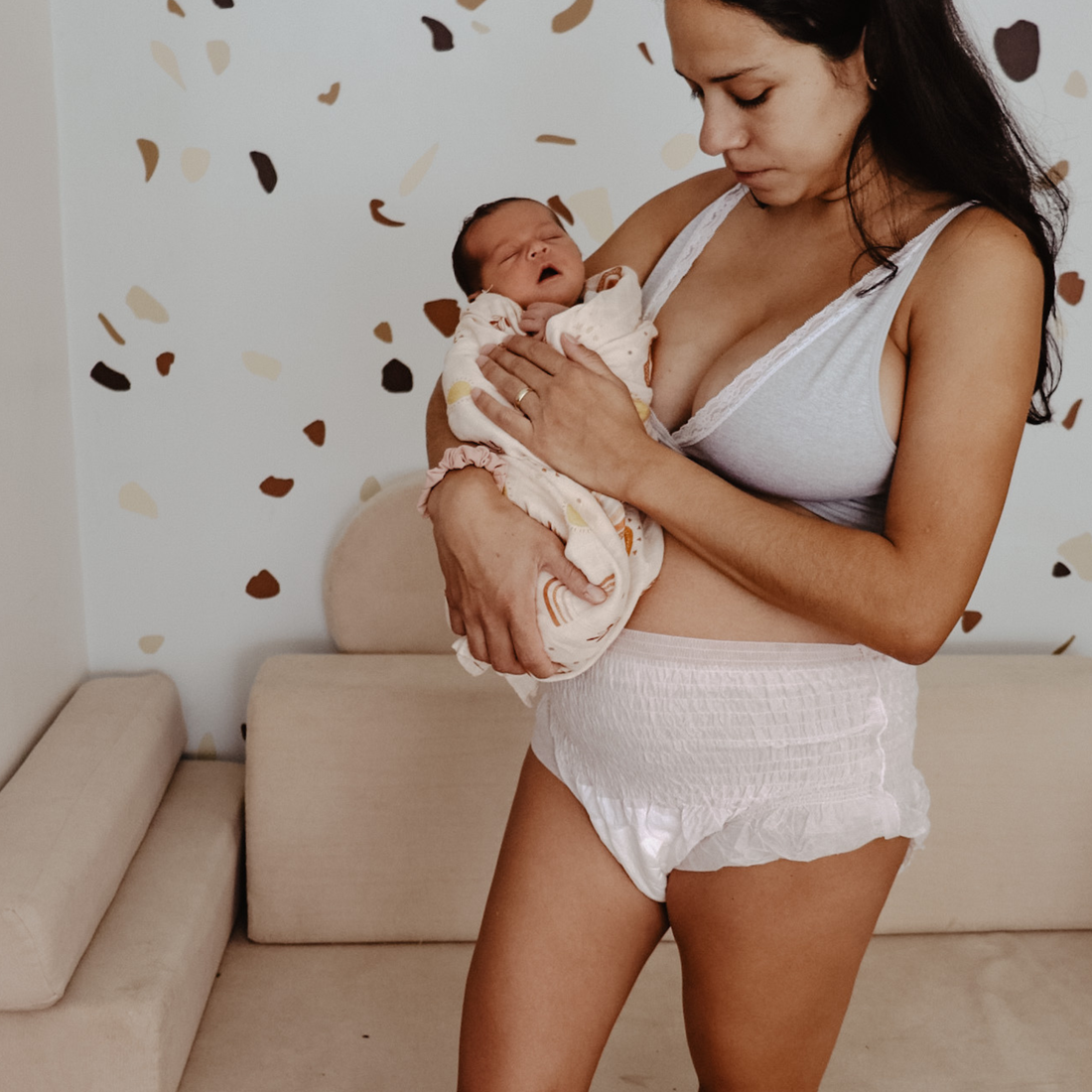 Disposable Postpartum Underwear: One Pack (8 Pairs) / Medium (6-12)